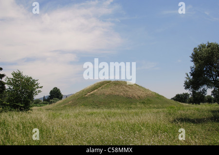 Griechenland. Tumulus des Marathon, Grab der 192 Athener in der Schlacht von Marathon (5. Jh. v. Chr.) gestorben. Stockfoto