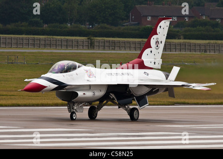 Thunderbird 3 wandte sich etwa an der Hauptbahn an RAF Waddington deaktivieren Stockfoto