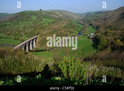 Nördlich vom "Monsal Kopf" entlang Upperdale, Millers Dale in Derbyshire England anzeigen Stockfoto