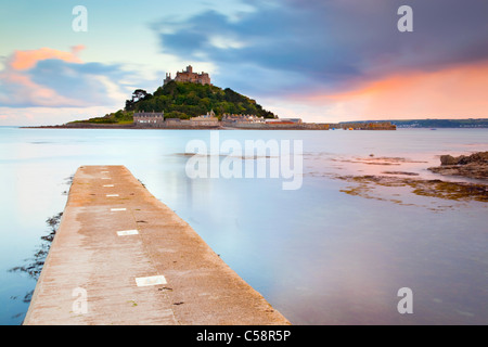 St. Michaels Mount; Cornwall; Sonnenuntergang; von Marazion Stockfoto