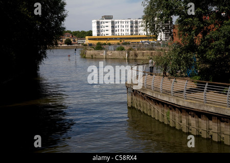 Fluß Wandle Bell Lane Creek Wandsworth London england Stockfoto