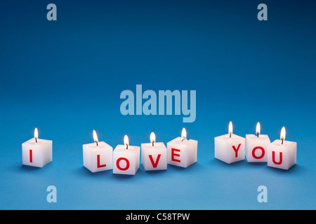 "Ich liebe dich" auf Kerzen gedruckt. Stockfoto