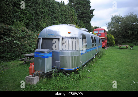 Der Blackberry Farm-Campingplatz in Streat in der Nähe von Ditchling Sussex, wo der Besitzer Tim Johnson, verschiedene Stile der Wohnwagen mietet Stockfoto