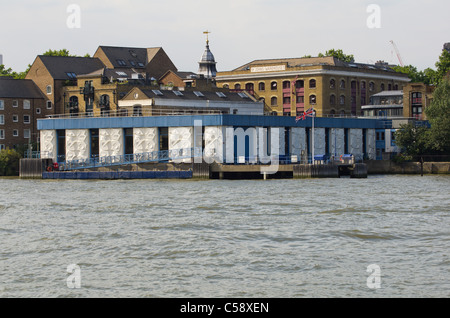 Das Hauptquartier der Marine Support Unit der Metropolitan Police auf der Themse in Wapping, East London. Stockfoto