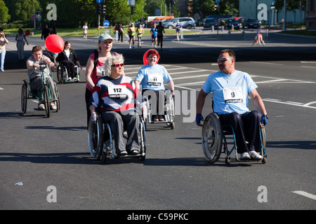 RIGA, Lettland - 23 Mai: Behinderte Menschen beteiligen in der Riga International Marathon 23. Mai 2010, Riga. Stockfoto