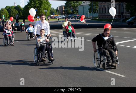 RIGA, Lettland - 23 Mai: Behinderte Menschen beteiligen in der Riga International Marathon 23. Mai 2010, Riga. Stockfoto