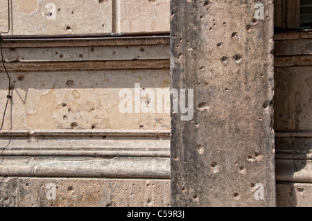 Spuren des Krieges an einer Mauer in Berlin; Kriegsspuren ein Einer Mauer in Berlin Stockfoto