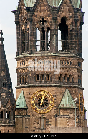 Blick Auf Den Turm der Gedächtniskirche in Berlin von Oben; Blick auf die Gedächtniskirche von oben Stockfoto