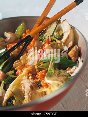 Chinakohl in Kokosmilch aus dem wok Stockfoto