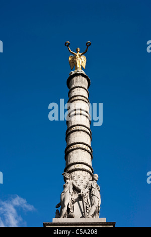 Die Göttin des Sieges in der Spalte oberhalb der Fontaine du Palmier an der Stelle du Châtelet. Paris. Frankreich Stockfoto