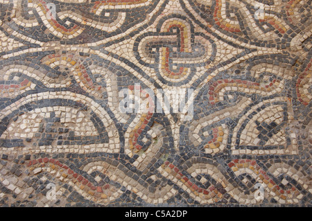 Detail eines römischen Mosaikfußboden in den erhaltenen Überreste eines 4. Jahrhundert Romano-British Stadthaus in Dorchester. Dorset, England, Vereinigtes Königreich. Stockfoto