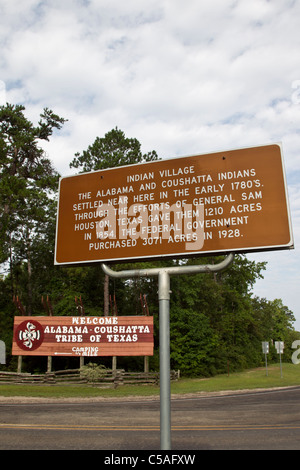 Melden Sie sich bei Einfahrt in Alabama-Coushatta Indianer-Reservat im Osten von Texas. Die Stämme siedelten ursprünglich in Texas in den 1780er Jahren Stockfoto