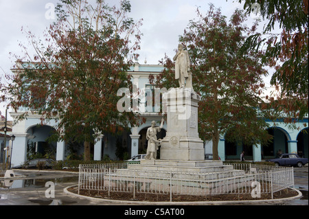 Statue von Guanahacabibes Antonio Garcia Rijo (Historiker und Ökologe). vor dem Hotel del Rijo, Sancti Spiritus, Kuba Stockfoto