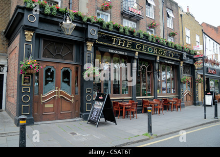 Die George IV Public House auf Chiswick High Road, Chiswick, West London, England. Stockfoto