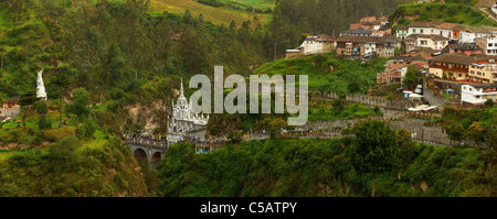 LAS LAJAS SANCTUARY IST EINE KATHEDRALE BEFINDET SICH IN DER SÜDLICHEN KOLUMBIEN INNERHALB DER SCHLUCHT DES FLUSSES GITARRE GEBAUT Stockfoto