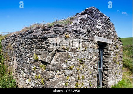 Stillgelegten Steingebäude, die Teil des Fishguard Fort, Verteidigung der unteren Stadthafen erbaut 1780. Stockfoto