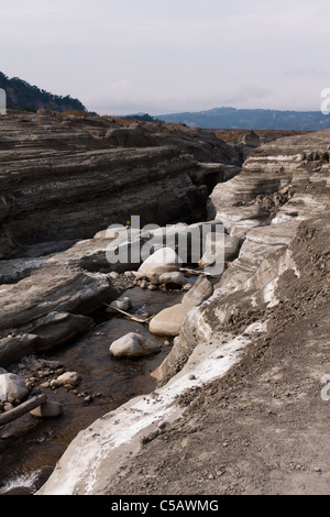 Zhuolan Schlucht, Da'an River, Scenic River Canyon, gestreift Schichten, freiliegende Felsen gebildet durch Erdbeben ereignete sich am 21. September 1999, 921 aka Jiji Erdbeben Stockfoto