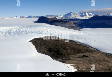 Ansicht vom oberen Taylor Gletscher über Cavendish Felsen Blick nach Norden in Richtung der Asgard Range, McMurdo Dry Valleys, Antarktis Stockfoto