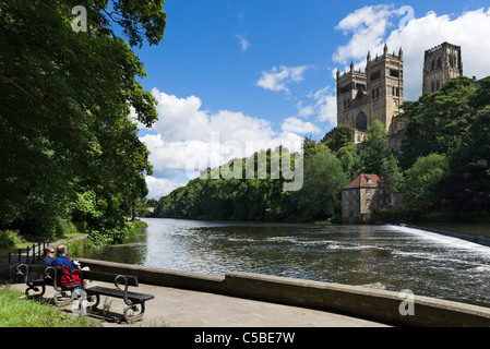 Durham Kathedrale am Ufer des Flusses Wear, Durham, County Durham, North East England, UK Stockfoto