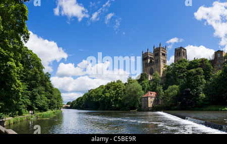 Durham Kathedrale am Ufer des Flusses Wear, Durham, County Durham, North East England, UK Stockfoto