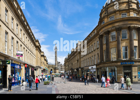 Geschäfte auf der Grainger Street in der Innenstadt Grainger Town, Newcastle Upon Tyne, Tyne and Wear, North East England, UK Stockfoto