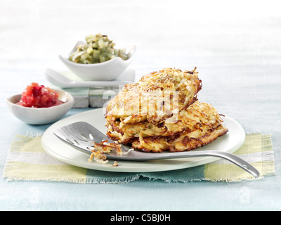 Kartoffel-Kohl-Krapfen mit zwei dips Stockfoto