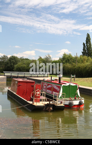 Schmalen Kanalboote bei Moira Ofen Stockfoto