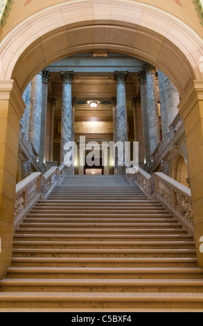 Innere des Minnesota State Capitol unter Bogen der Ostflügel auf Basis der Treppen Stockfoto