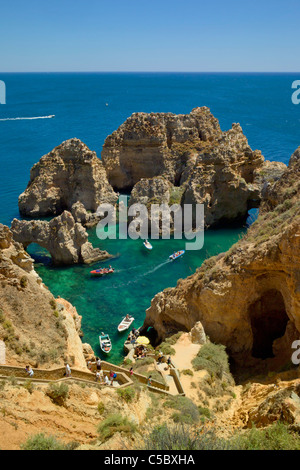 Portugal, Algarve, Lagos, Ponta da Piedade, touristische Boote für Ausflüge zu den Grotten Stockfoto