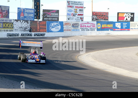 Denver, Colorado - Denver, Colorado - John Pickard in ERA Supermodified Rennwagen Runden drehen vier. Stockfoto