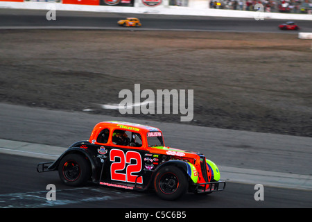 Denver, Colorado - Rookie NASCAR Truck Series Fahrer Chris Eggleston führt das Legenden-Autorennen. Stockfoto