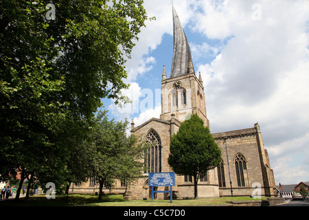 Chesterfield Parish Kirche von Str. Marys mit schiefen Turm in Chesterfield, England, Vereinigtes Königreich Stockfoto