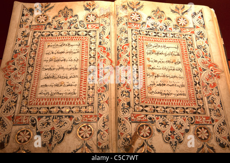 Alten Koran, Museum für islamische Kunst, Muzium Kesenian Islam, Kuala Lumpur, Malaysia Stockfoto