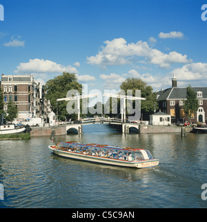 Amsterdam Sehenswürdigkeiten Kanalboot, Holland, Niederlande Stockfoto