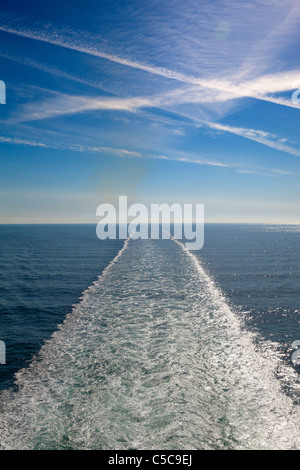 Anschluss an das Kreuzfahrtschiff Azura, Ostsee 2 Stockfoto