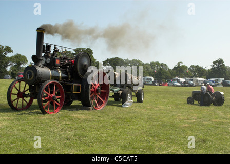 Eine Szene aus einem Dampf-Rallye mit einem McLaren Traction Motor - West Sussex Stockfoto