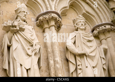 Statue auf die Kathedrale von Salisbury, Wiltshire, England Stockfoto