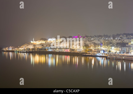 Belgrad Stadt nachts Winter, Schnee, Fluss Sava, Serbien Stockfoto