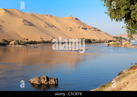 Wüste am Westufer des Nils, Blick vom Kitchener Island, Assuan, Ägypten Stockfoto