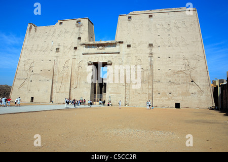 Horus Tempel (3. Jahrhundert v. Chr.), Edfu, Ägypten Stockfoto