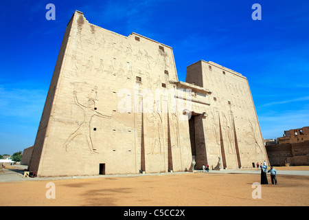 Horus Tempel (3. Jahrhundert v. Chr.), Edfu, Ägypten Stockfoto