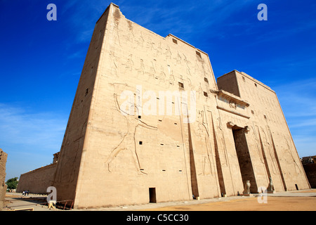 Horus Tempel (3. Jahrhundert v. Chr.), Edfu, Ägypten Stockfoto