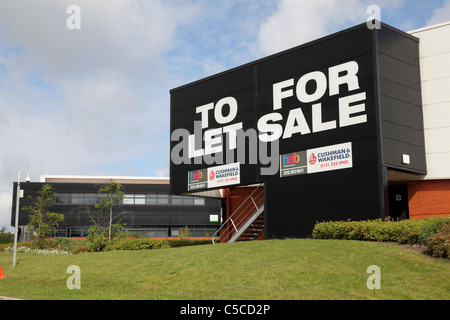 Gewerbeimmobilien zum Verkauf und lassen auf ein Gewerbegebiet in Nottinghamshire, England, Vereinigtes Königreich Stockfoto