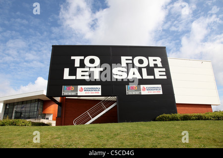 Gewerbeimmobilien zum Verkauf und lassen auf ein Gewerbegebiet in Nottinghamshire, England, Vereinigtes Königreich Stockfoto