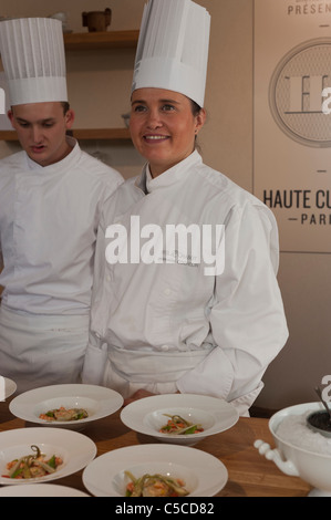 Paris, Frankreich, französische Köche, die auf der Lebensmittelmesse zusammenarbeiten, Porträts der kleinen Unternehmen, Frau, Stockfoto