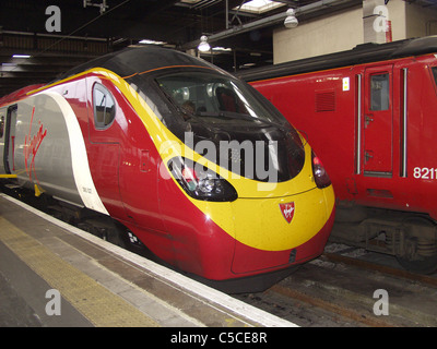 Natives Hochgeschwindigkeitszug Euston Station Stockfoto