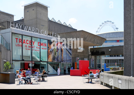 Southbank Centre Brutalist Architektur an die Hayward Gallery mit Tracey Emin Ausstellung am Südufer der Themse Lambeth London England Großbritannien Stockfoto