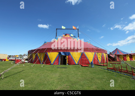 Zippos Zirkuszelt bei einer Aufführung im Vereinigten Königreich Stockfoto