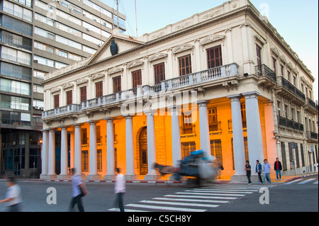 Edificio José Artigas, ehemalige Nationalregierung Büro, Plaza Independencia und Montevideo, Uruguay, Südamerika Stockfoto