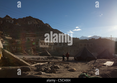 Flood Relief Camp in Maney-Tselding, das eines der am schlimmsten betroffenen Gebiete des Leh in den Fluten der August 2010 war. Stockfoto